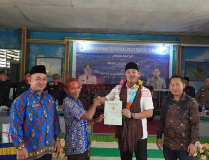 Pemkab Kapuas Hulu 1.274 Serahkan Sertifikat Tanah Gratis di Empat Desa Wilayah Hulu Gurung